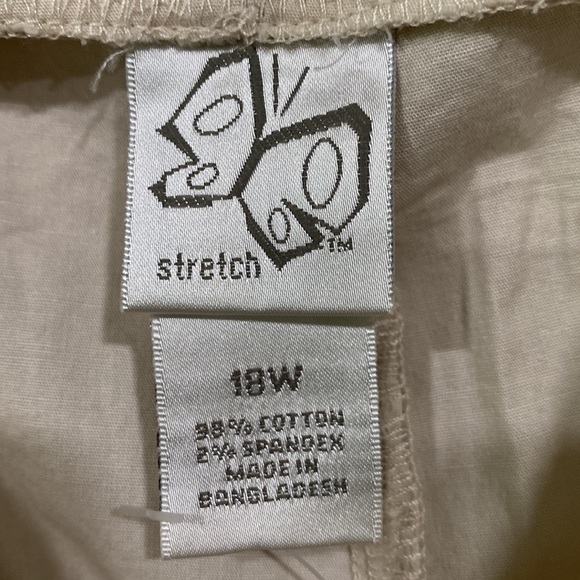 Fashion bug light weight stretch Capri in plus size - Picture 4 of 8